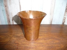 Pot /  vase en cuivre 