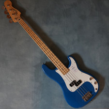 Fender Made in Japan Hybrid II Maple Fingerboard Forest Blue Precision Bass