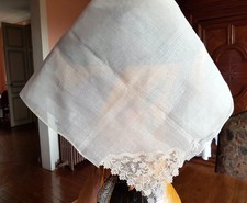 Châle XIXe en tulle brodé-
