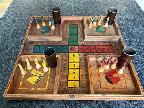 Ancien jeu des petits chevaux - jeu,