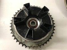 UN PORTE COURONNE ARRIERE AVEC