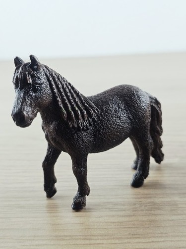 Schleich figurine cheval