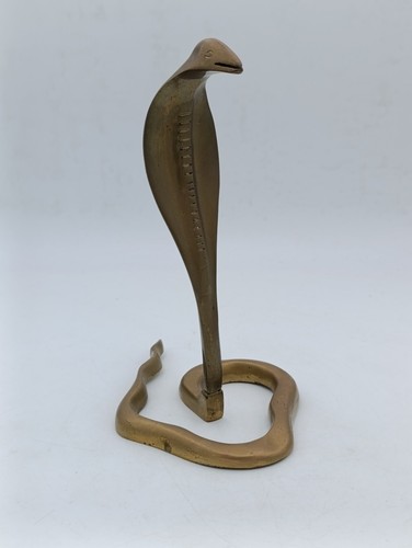 Sculpture cobra serpent