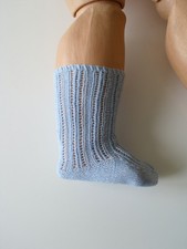 Poupée ancienne : chaussettes  artisanales en fil ciel Taille 12