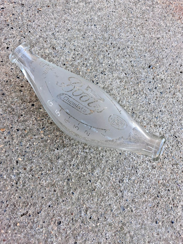 Ancien biberon verre - en, grave