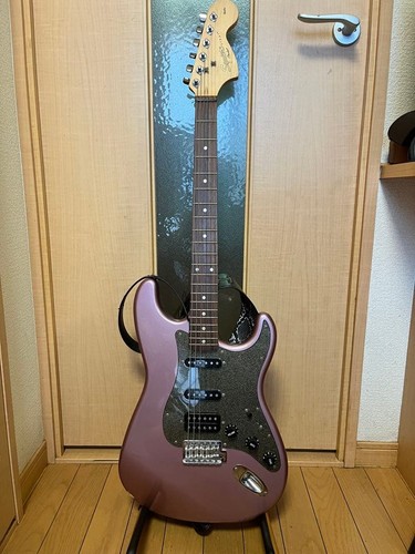 Squier fender stratocaster - by,