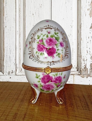 Vintage oeuf sur pieds en - vintage,