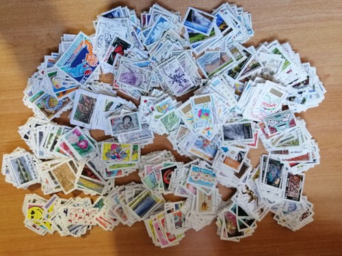 Gros lot 1300 - , timbres