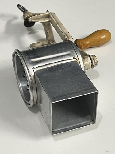 Ancienne râpe fromage à - râpe,