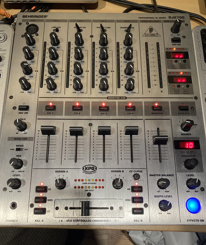 Behringer djx700 professional - behringer,