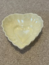IRISH BEELLEEK PORCELAIN COB LUSTRE LIMPET PATTERN HEART  DISH 2nd GREEN