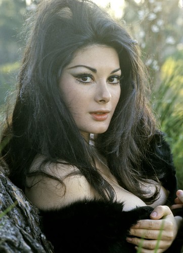 Edwige fenech different - edwige,
