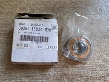 UN ROULEMENT DE ROUE AVANT