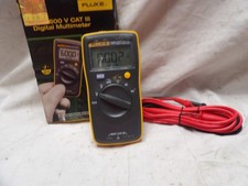 Fluke 101 600 V CAT III Digital Multimeter