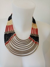 collier plastron  style ethnique, perles de bois et métal
