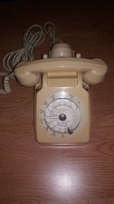 Ancien téléphone à cadran  Creme  avec oreillette
