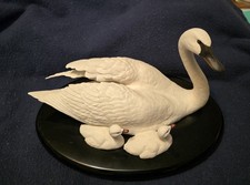 Franklin Mint “Under Her Wing” Swans by Ronald Van Ruyschwett w / Base
