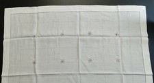 A THE LINEN WHITE HANDMADE FLOWER EMBROIDERY TABLECLOTH 107.5/104CM  