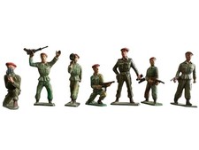 7 ANCIENNES FIGURINES STARLUX