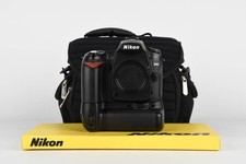 Nikon D90 + poignée de batterie + sac + 2 ANS DE GARANTIE - 2 ANS DE GARANTIE
