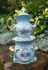TISANIERE en porcelaine de LIMOGES "Le Trèfle" à décor de FLEURS et DORURES 28cm