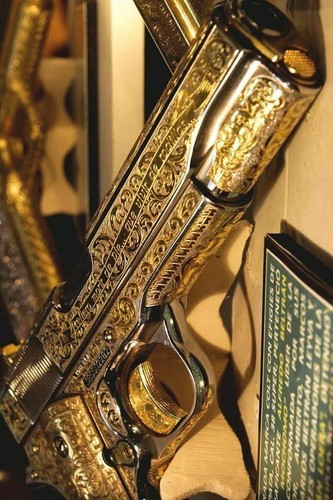 Plaque métal arme feu - , a