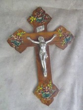 JOLI CRUCIFIX ancien, en bois