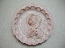 Ancien cadre plaque catholique Sainte Régine en plâtre signé de 12 cm 