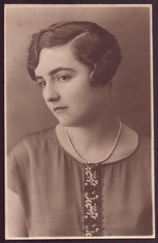 Carte photo jeune femme - jeune,