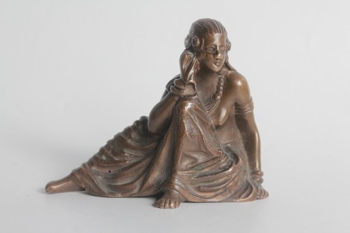 Femme nue sous robe - sous, bronze