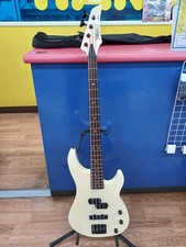 Guitare basse électrique