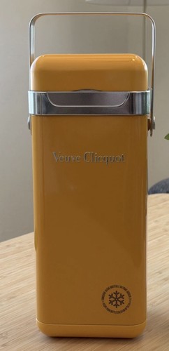 Veuve clicquot champagne - clicquot,
