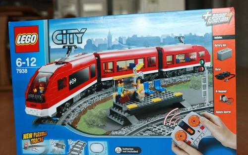 Lego 7938 passenger train - lego,