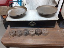 Ancienne balance de comptoir
