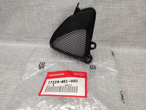Grille gauche coque - grille, ar