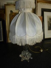 BEAUTIFUL CRYSTAL FOOT BEDSIDE OR LIVING ROOM LAMP