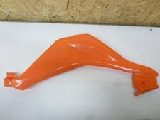 Cache latéral droit origine