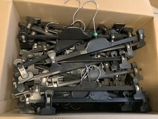 LOT 50 CINTRES A PINCE REGLABLE 36 CM NOIR TRES EPAIS EN PLASTIQUE , ETATNEUF