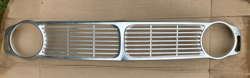 Volvo 140 142 - 145, front