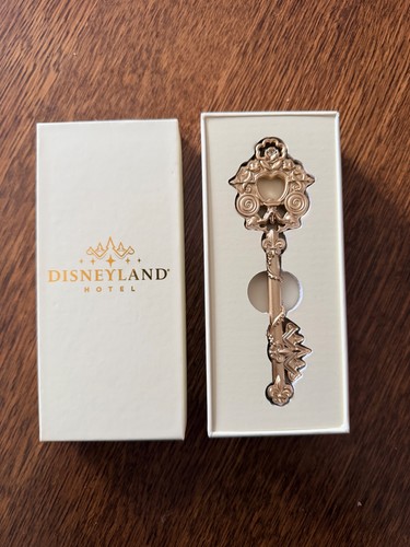 Rare clef disneyland hotel