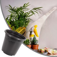 Pots de plantes en plastique