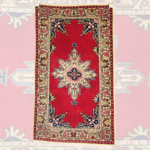 Tapis rouge vintage organisé