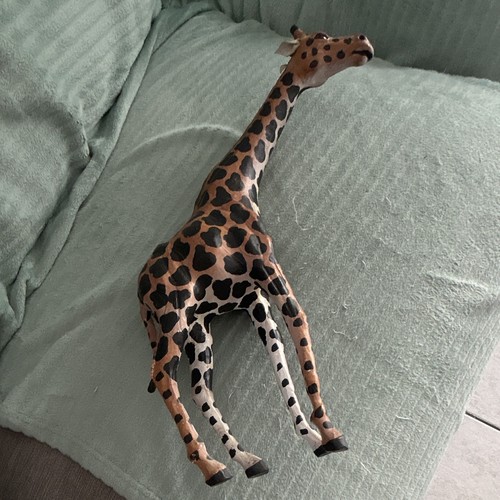Figurine girafe tachetée