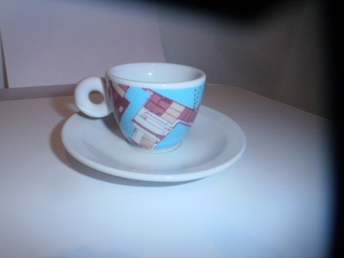 Jolie petite tasse sa - petite, et
