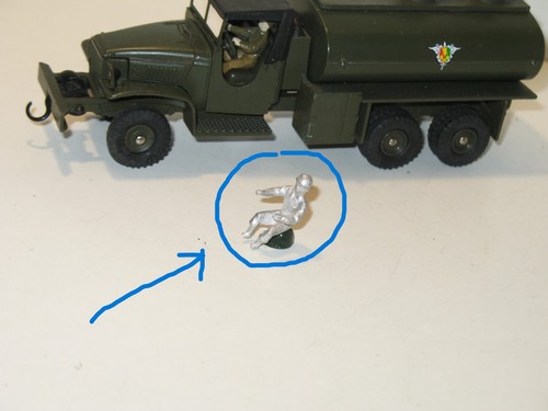 R03 dinky toys soldat - 1x,