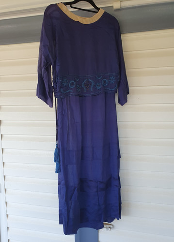 Robe brodée des - , années