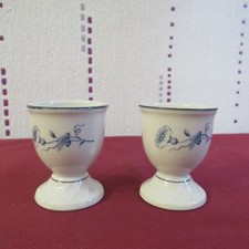 2 coquetiers  en porcelaine