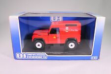 LE145 UNIVERSAL HOBBIES 3842 Voiture 1/18 1:18 Land Rover Defender 90 Royal mail