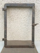 Ancien petit fenestron en métal / A vitrer ou à détourner / Fenêtre / Accessoire
