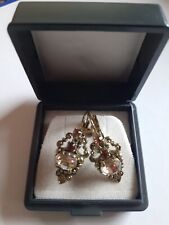 Belles boucles d'oreilles dorées dormeuses de marque Satellite